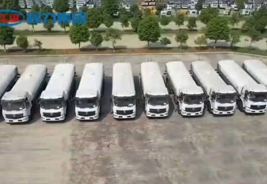 程力集團(tuán)高端環(huán)衛(wèi)灑水車(chē)批量發(fā)車(chē)