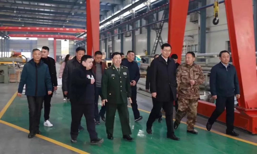 湖北省軍區(qū)、隨州市黨委領導人指導程力專汽產(chǎn)業(yè)走高質量發(fā)展之路